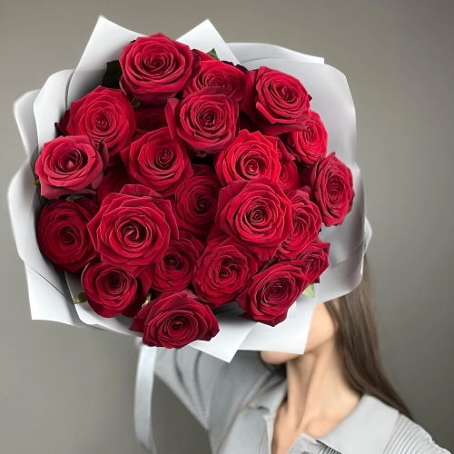 «Королевский бархат» – 25 роскошных красных роз из Эквадора  Арзамас Нижегородская область