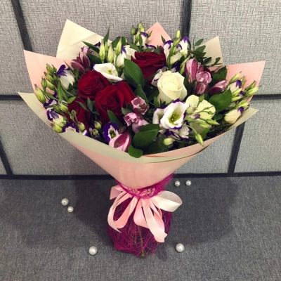 Букет из роз, эустом и альстромерий – гармония утонченности и свежести Арзамас Нижегородская область