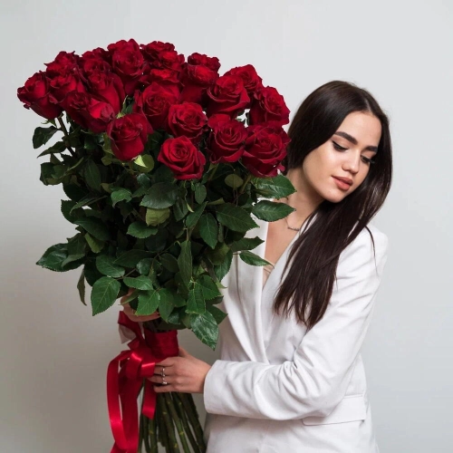 Роскошный букет «Эксплорер» – 25 красных роз для самых важных моментов Арзамас Нижегородская область