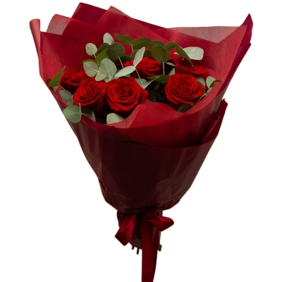 Букет из 9 красных роз с эвкалиптом – классика любви и нежности Арзамас Нижегородская область