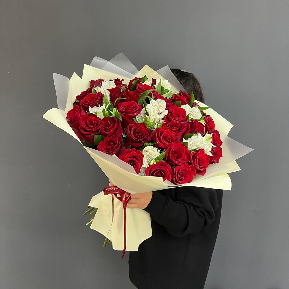 Букет «Танец любви» – гармония страсти и нежности в каждом лепестке Арзамас Нижегородская область