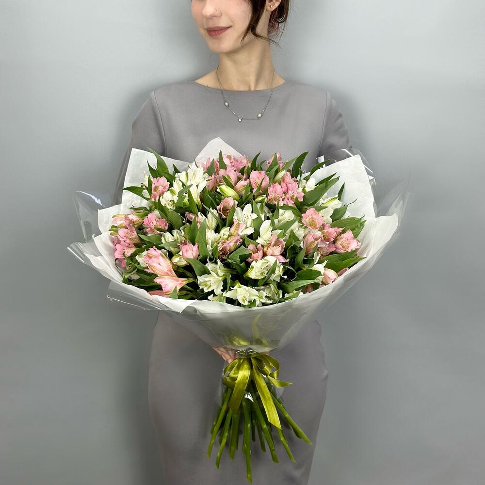 Букет «Гармония» – нежное сочетание белых и розовых альстромерий Арзамас Нижегородская область