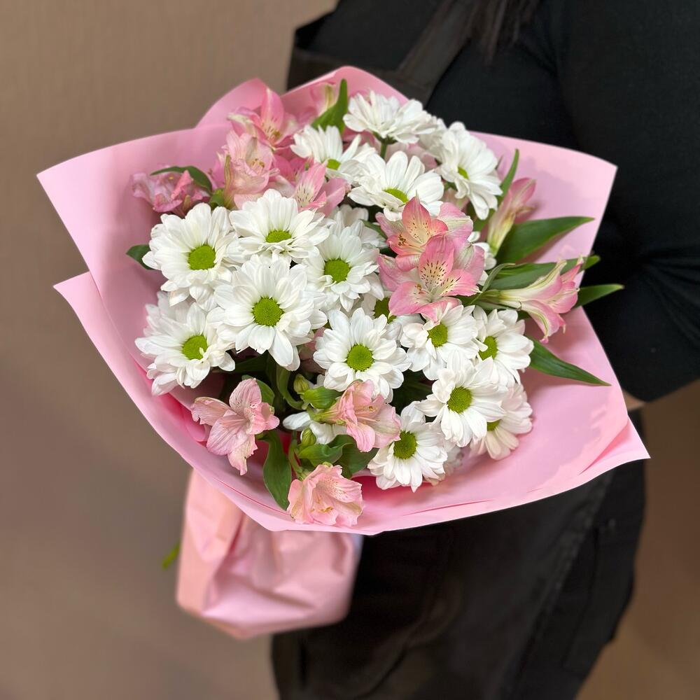 Букет «Поцелуй бабочки» нежность белых хризантем и розовых альстромерий Арзамас Нижегородская область