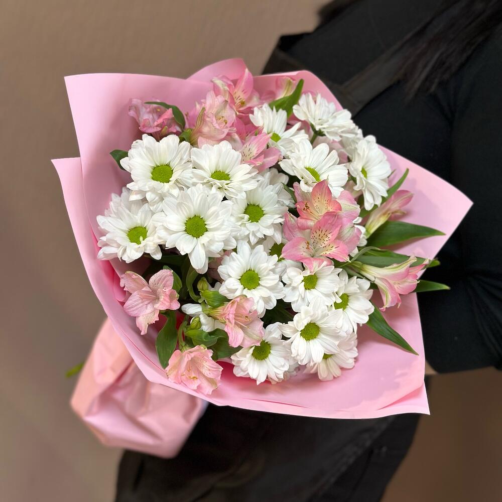 Букет «Поцелуй бабочки» нежность белых хризантем и розовых альстромерий Арзамас Нижегородская область