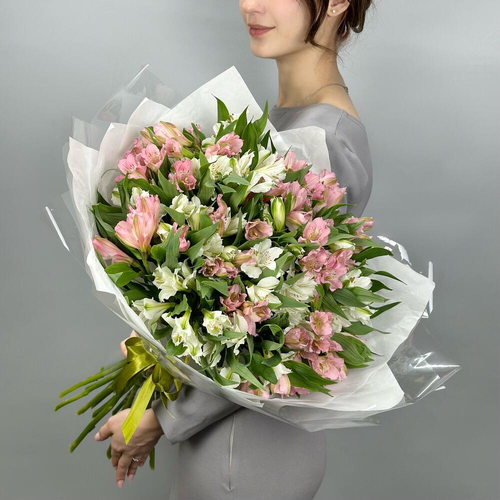 Букет «Гармония» – нежное сочетание белых и розовых альстромерий Арзамас Нижегородская область