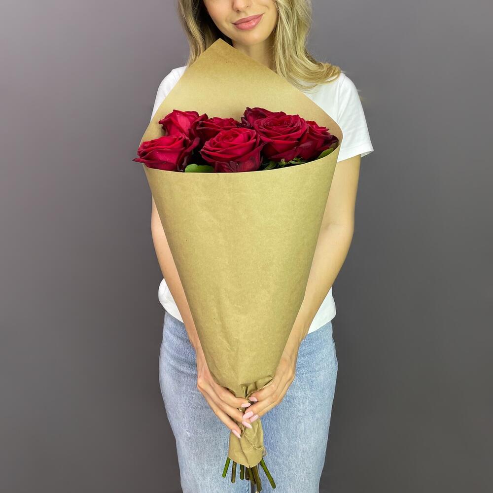 Букет из 7 красных роз в крафте – страсть в стильной упаковке Арзамас Нижегородская область